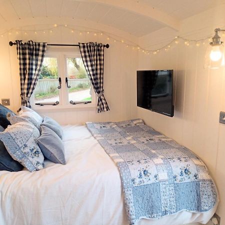 Yew Tree View Luxury Shepherd'S Hut Sturminster Newton Eksteriør bilde