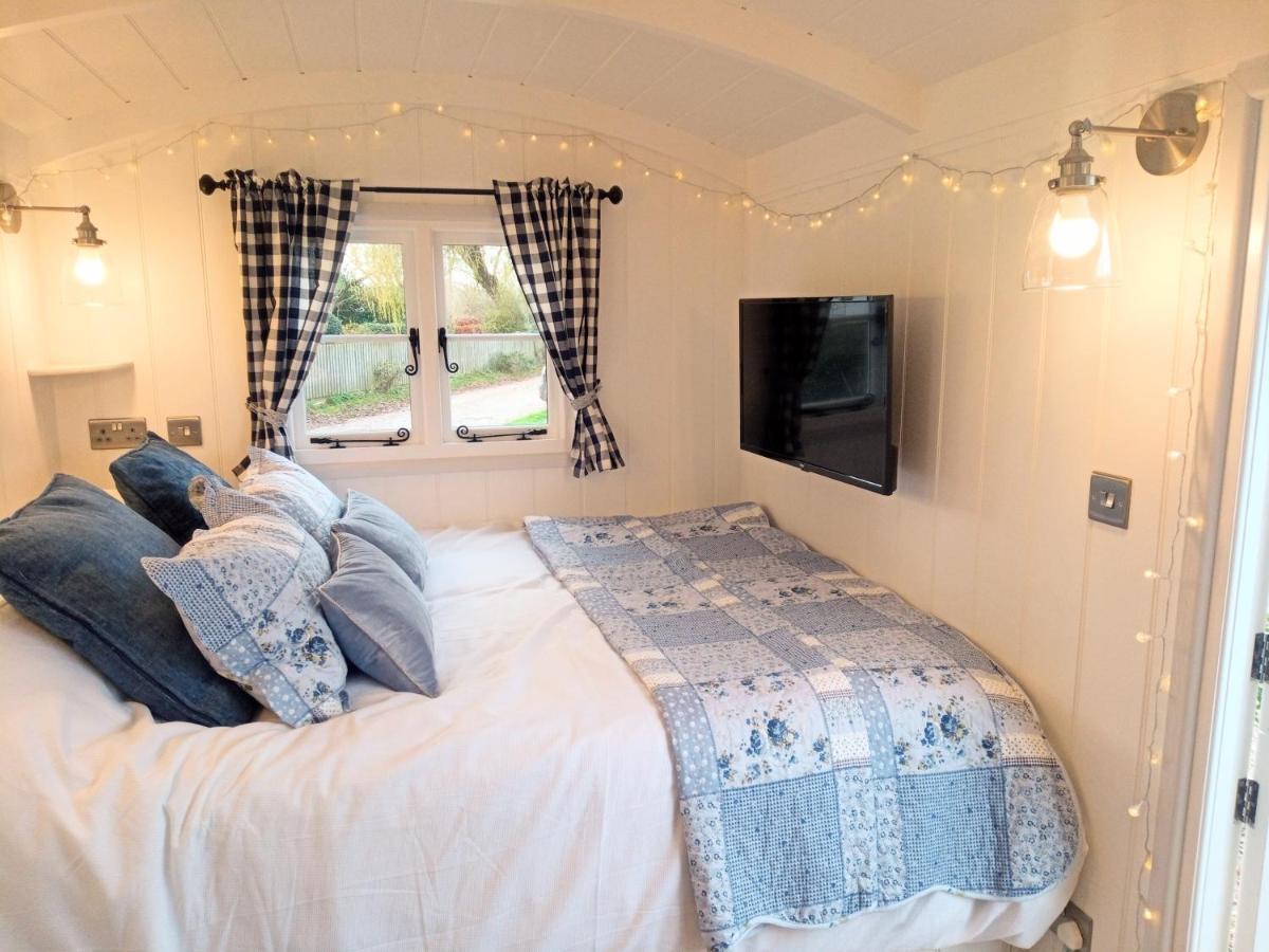 Yew Tree View Luxury Shepherd'S Hut Sturminster Newton Eksteriør bilde